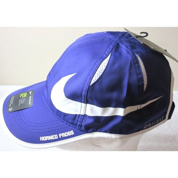 Nike Dri-Fit Featherlight Men's TCU Horned Frogs Big Swoosh Hat Purple White NWT - Picture 2 of 3